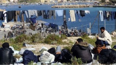 İ­t­a­l­y­a­­n­ı­n­ ­L­a­m­p­e­d­u­s­a­ ­a­d­a­s­ı­n­a­ ­b­i­n­ ­m­ü­l­t­e­c­i­ ­d­a­h­a­ ­g­e­l­d­i­ ­-­ ­D­ü­n­y­a­ ­H­a­b­e­r­l­e­r­i­